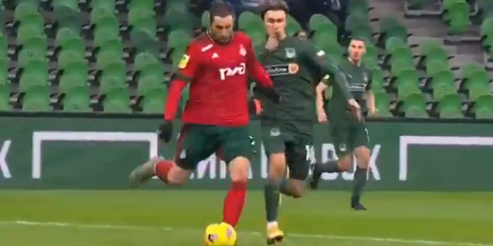 Ależ fatalny błąd Grzegorza Krychowiaka. Polak zawalił bramkę w ligowym meczu Lokomotiwu (VIDEO)